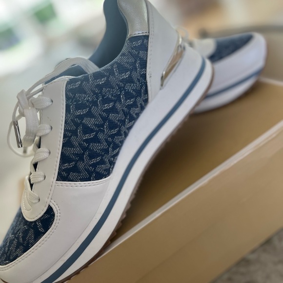 Michael Kors Shoes - Michael Kors style MONIQUE TRAINEE